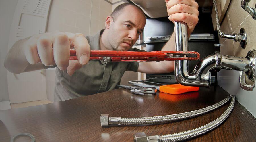 Expert burst pipe repair services in Divernon, IL